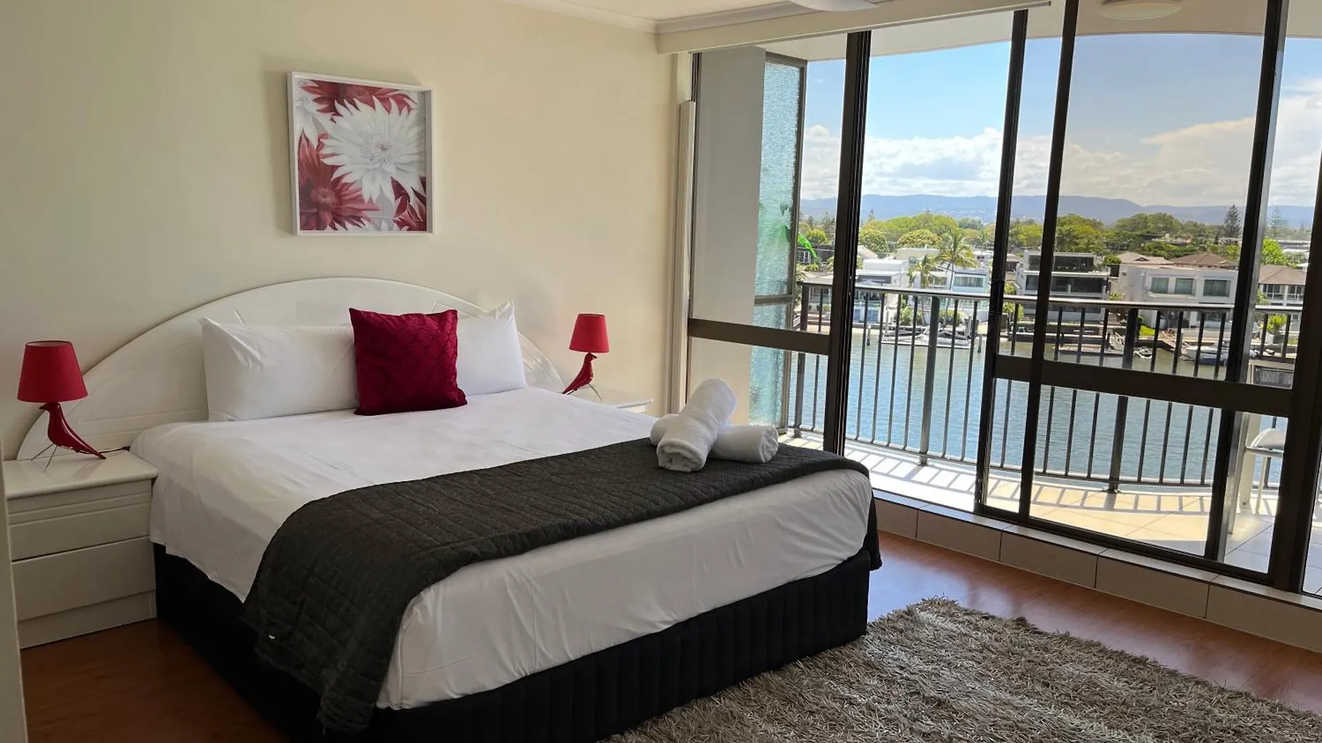 *** Aparthotel Silverton Apartment Resort Surfers Paradise Gold Coast Australia