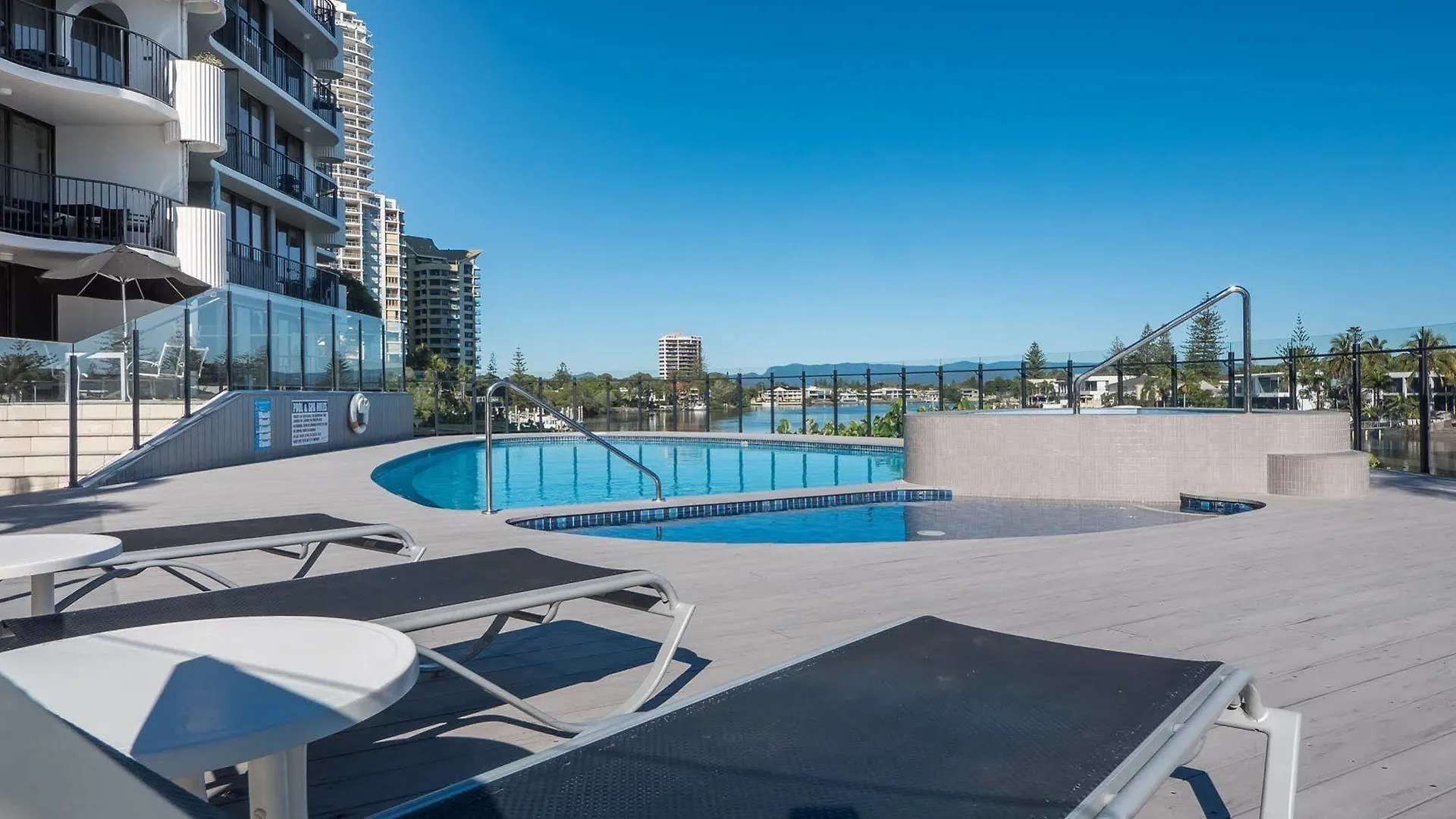 *** Lägenhetshotell Silverton Apartment Resort Surfers Paradise Guldkusten Australien