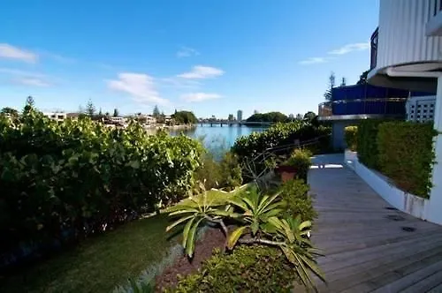 *** Aparthotel Silverton Apartment Resort Surfers Paradise Gold Coast Australia