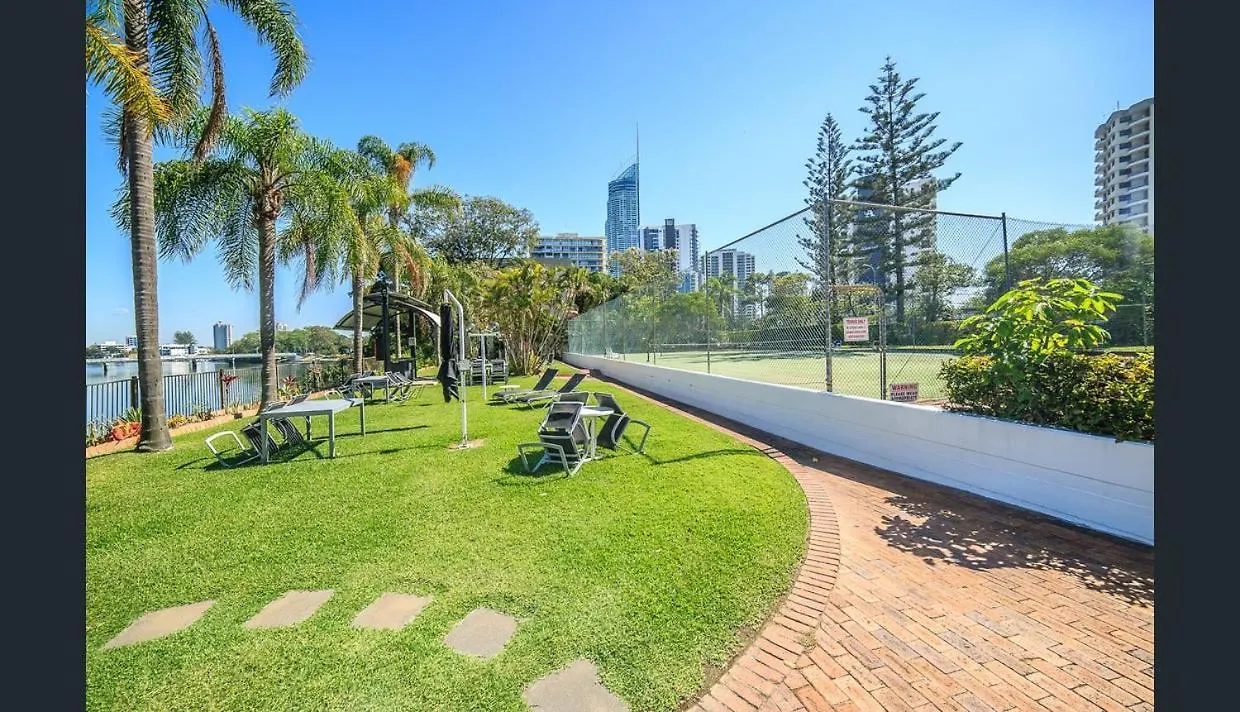 *** Aparthotel Silverton Apartment Resort Surfers Paradise Gold Coast Australia